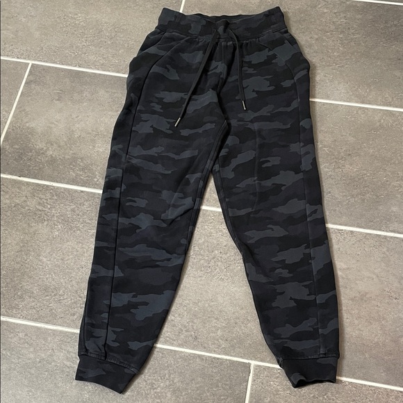 lululemon athletica Pants - Lululemon Scuba High-Rise Jogger *Fleece size 2